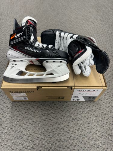 Bauer Vapor Fly40 Hockey Skates Extra Wide Width Size 1 (New)