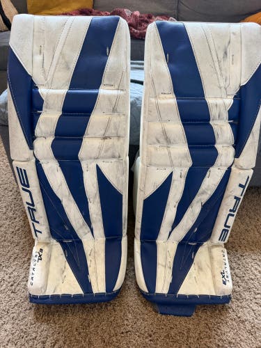 29" True Catalyst 7X3 Goalie Leg Pads (Used)