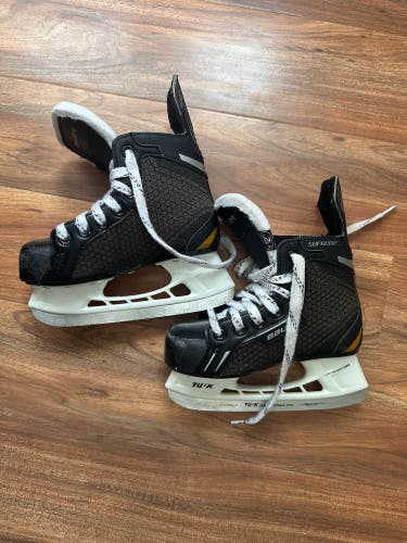 Bauer Youth Hockey Skates Y12 (Used - great condition)