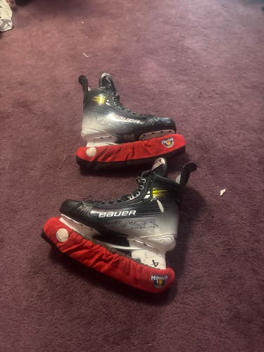 2023 Bauer Vapor Hyperlite 2 Hockey Skates Narrow Width 9 (New)