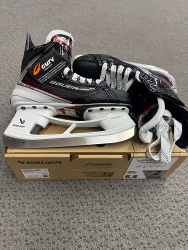 Bauer Vapor Fly40 Hockey Skates Size 5.5 (New) Fit 2