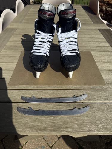 2023 Bauer Vapor Hyperlite 2 Hockey Skates Regular Width Size 5 (Used)