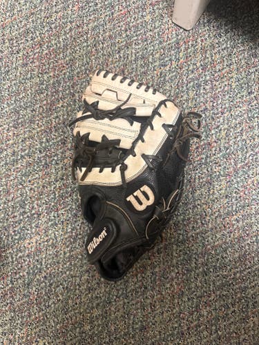 2024 Wilson RH First Base A2000 Baseball Glove 12"