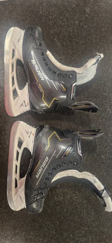 Black Bauer M40 Hockey Skates Size 5 (Used)