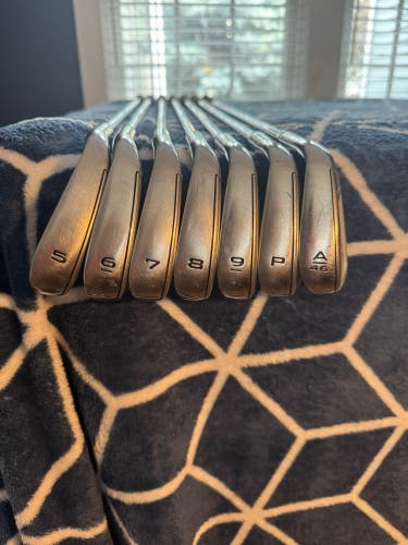 Men's Callaway Paradym AI Smoke Right Handed Iron Set Regular Flex (7 Clubs) #5 - #9, PW, GW (Used)