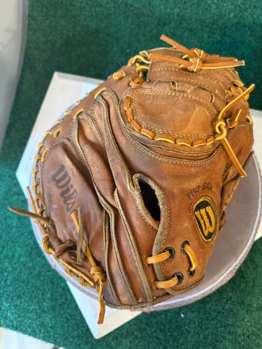Wilson A2403 RH Catcher's Baseball Glove 32.5" (Used)
