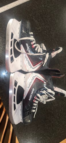 Black/White Bauer Vapor Fly30 Hockey Skates Extra Wide Width 6 (Used)