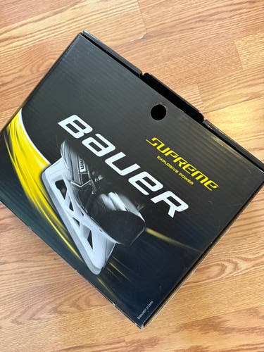 Black/White Bauer Supreme 1S Hockey Skates Regular Width Size 4.5 (Used)