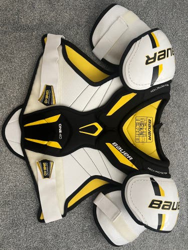 Men's XL Senior Bauer Supreme One 40 Shoulder Pads (Used)
