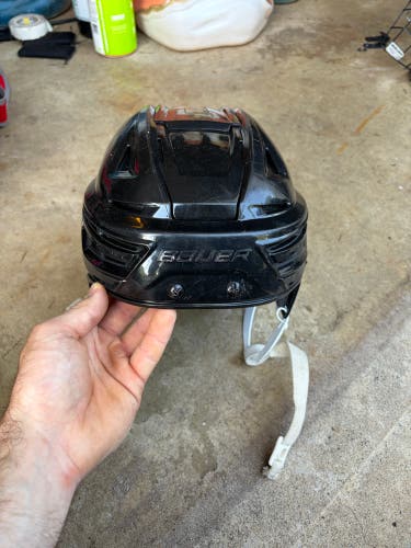 Large Bauer Re-Akt 150 Helmet (Used)