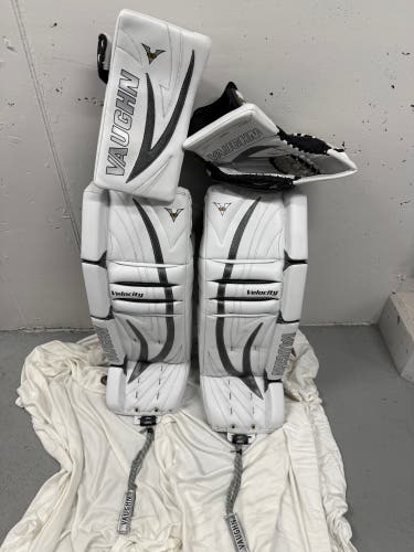34" Vaughn Velocity V5 7800 Pro Spec Goalie Full Set (New): in white, silver and black.