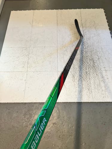 Pro Stock Senior Bauer Nexus Tracer Left Hand Hockey Stick P28M 82 Flex (New)