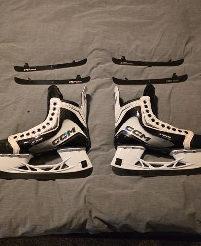 White 2025 CCM JetSpeed FT8 Pro Hockey Skates Regular Width 9 (Used)