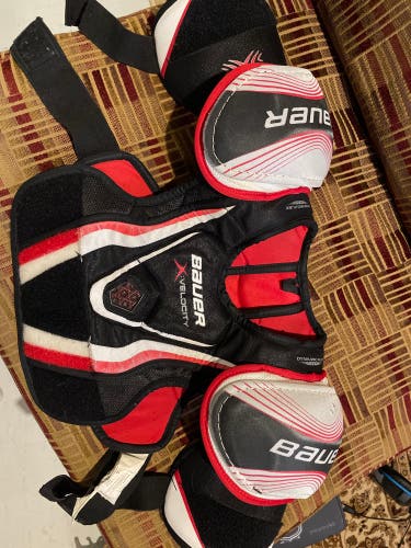 Men's Large/Extra Large Junior Bauer Vapor Velocity Shoulder Pads (Used)