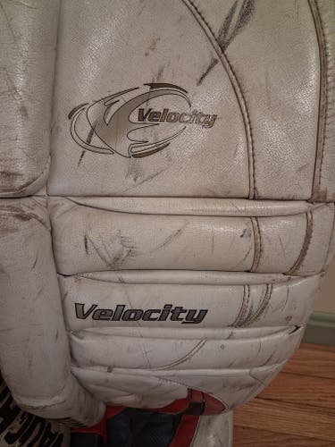 36" 2005 Vaughn 7000 Goalie Leg Pads (Used)