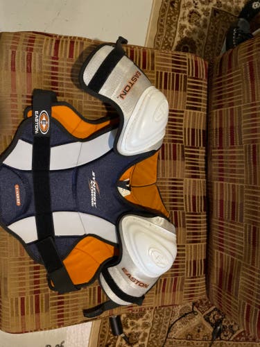 Men's XL Youth Easton X-treme Shoulder Pads (Used)