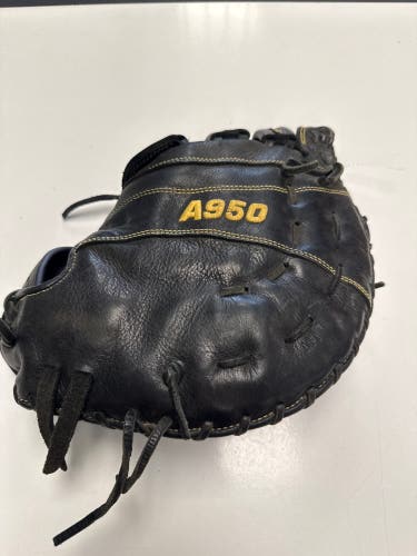Wilson A950 RH Catcher's Baseball Glove 12" (Used)