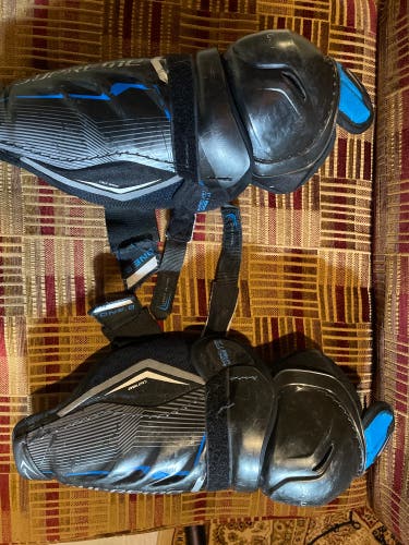 Junior Bauer Supreme One.8 11" Shin Pads (Used)