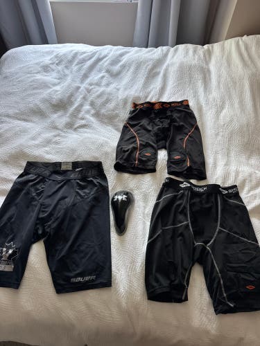 Black Large Men's Bauer Compression (Used)