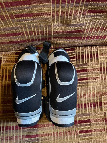 Junior Large Nike Elbow Pads (New)