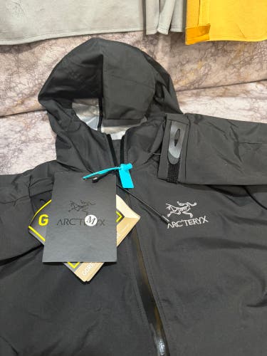Black Adult Unisex Medium Arc'teryx Jacket (New)