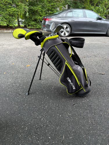 Junior Top Flite Junior Right Handed Clubs (Full Set) Junior 6 Pieces (Used)