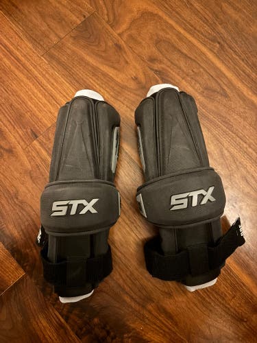 Medium/Large Adult STX Stallion 900 Arm Pads (Used)