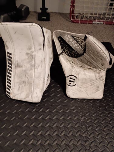 White Intermediate Warrior Ritual GT Goalie Glove and Blocker Set Regular (Used)