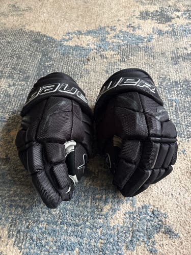Bauer Supreme Fuse Gloves Never Used (BRAND NEW)