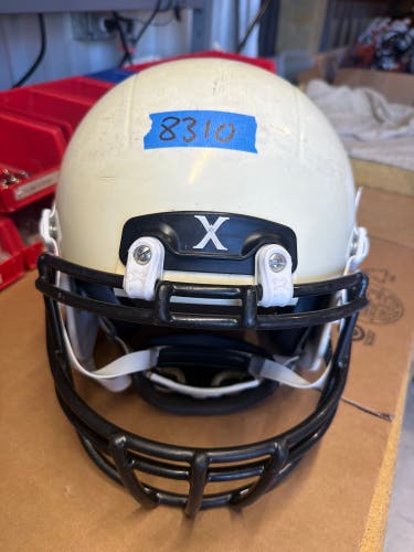 USED XENITH X2E+ YOUTH FOOTBALL HELMET - LARGE - WHITE