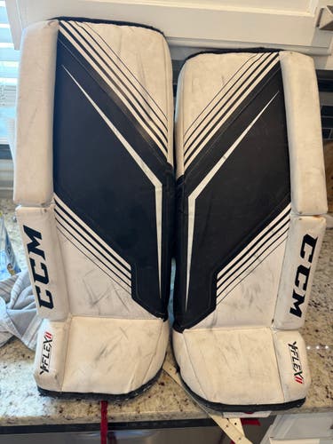 24" 2022 CCM YTFlex 2 Goalie Leg Pads (Used)