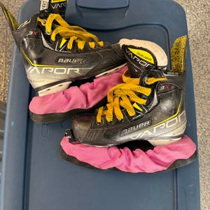 Black Bauer Hockey Skates 13.5 (Used)