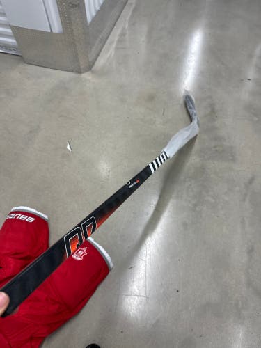 USHL Senior Warrior Covert QRE Pro Left Hand Hockey Stick W05 100 Flex Pro Stock (Used)