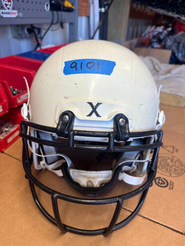 USED XENITH X2E+ YOUTH FOOTBALL HELMET - LARGE - WHITE