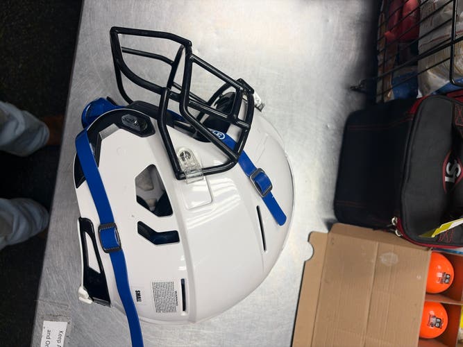 Youth Small Schutt F7 LX1 Helmet (Used)