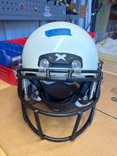 USED XENITH X2E+ YOUTH FOOTBALL HELMET - LARGE - WHITE