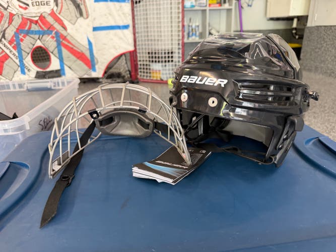 Medium Bauer Helmet (New)