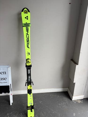 Fischer RC4 WC SL 165 cm Racing Skis With Bindings Max Din 18 (Used)