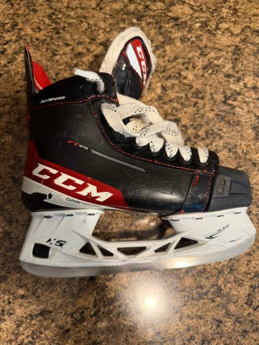 CCM JetSpeed FT475 Hockey Skates Wide Width Size 5 (Used)