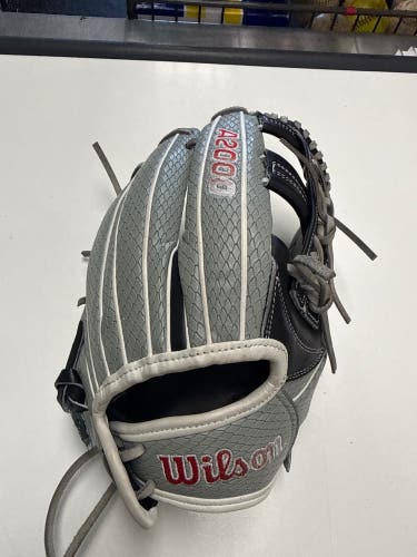 Wilson A2000 RH Infield Baseball Glove 11.75" (Used)
