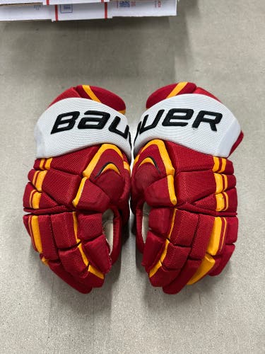 NHL CALGARY FLAMES Bauer Vapor APX Pro Gloves 14" Pro Stock (Used)
