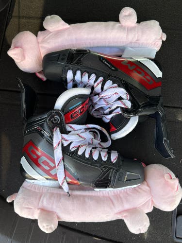 2023 CCM JetSpeed FT680 Hockey Skates Regular Width 7 (Used)