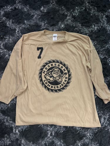Muskegon Lumberjacks Hockey Jersey – #7 (Tan/Vegas Gold)