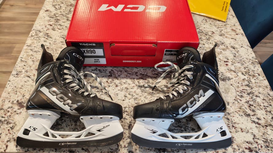 2026 CCM XR90 Hockey Skates 7 Wide
