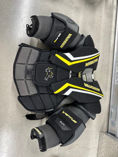 XL Vaughn Ventus SLR2 Goalie Chest Protector (Used)