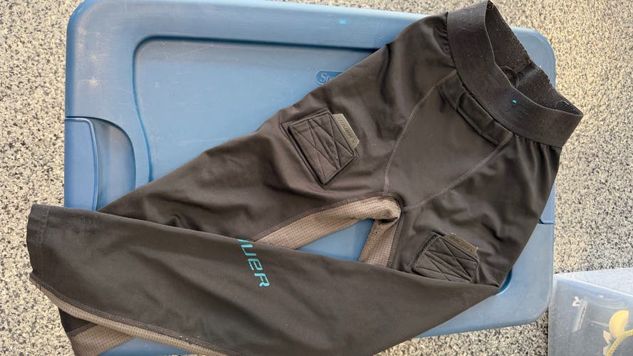 Black Medium Kids Unisex Bauer Compression (Used)