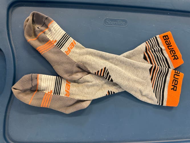 Gray Unisex Small Youth Bauer Skate Socks (Used)