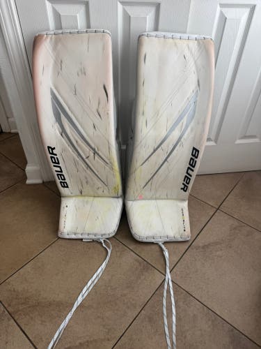 Medium 2023 Bauer Vapor Hyperlite 2 Goalie Leg Pads Pro Stock (Used)
