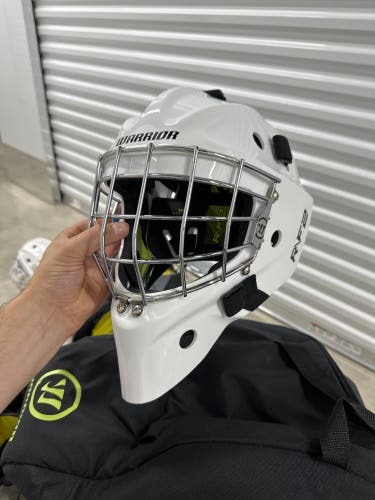 Senior Medium / LARGE Warrior Ritual RF2 Goalie Mask (Used)