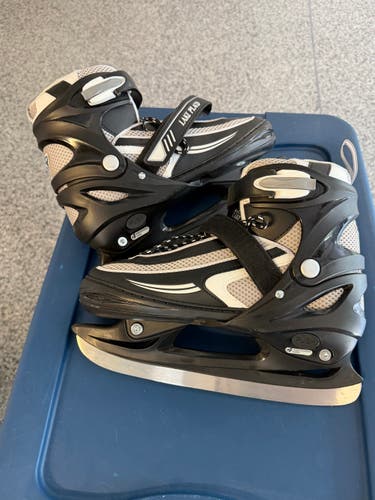 {Blank} Figure Skates Adult 7 (Used)